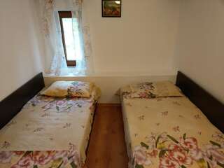 Гостевой дом Vitanova Guest House Genchovtsi Двухместный номер с 2 отдельными кроватями и общей ванной комнатой-4